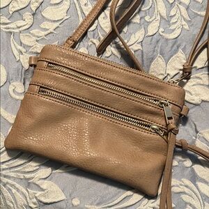 Elegant Tan Leather Crossbody Bag